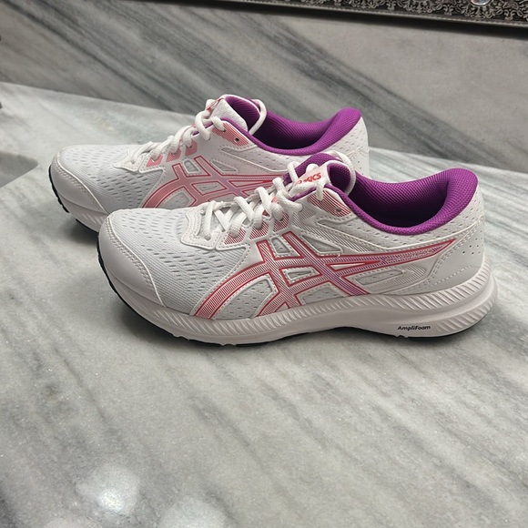 ASICS Gel-Contend 8 in white, Women’s Size 8, Worn Once Perfect Condition! - Picture 3 of 10